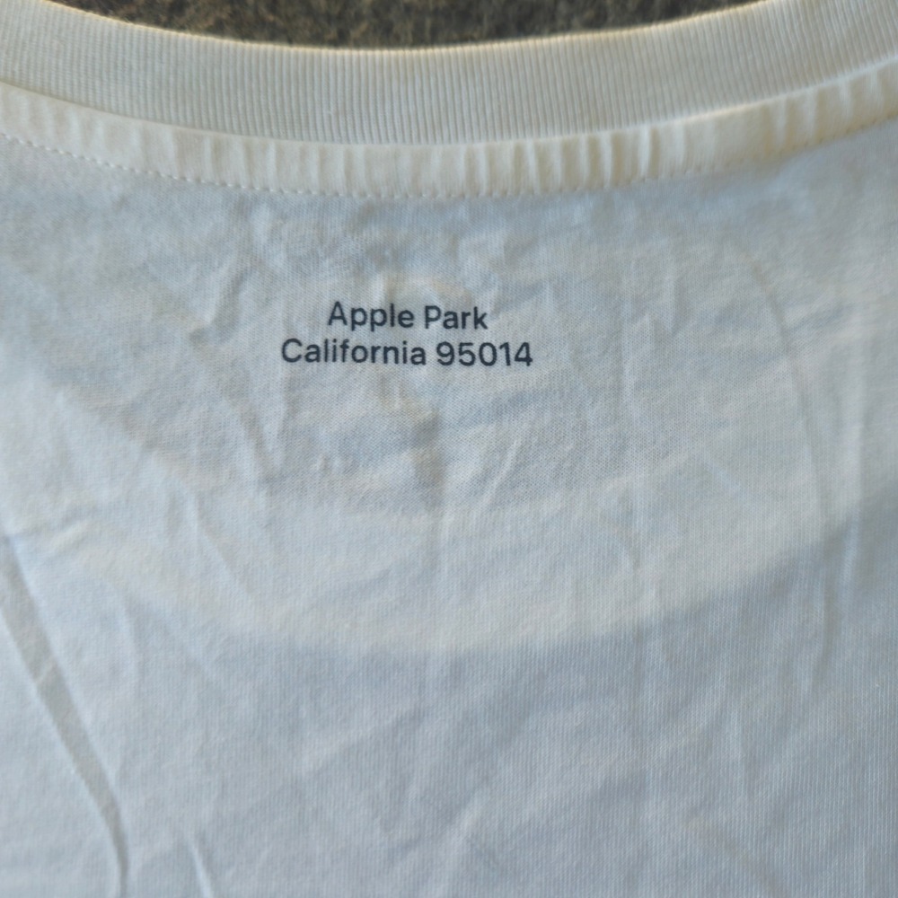 New! APPLE PARK Pond Shirt Visitor Center Exclusive Women Small Tech Nerd Casual - Picture 8 of 8